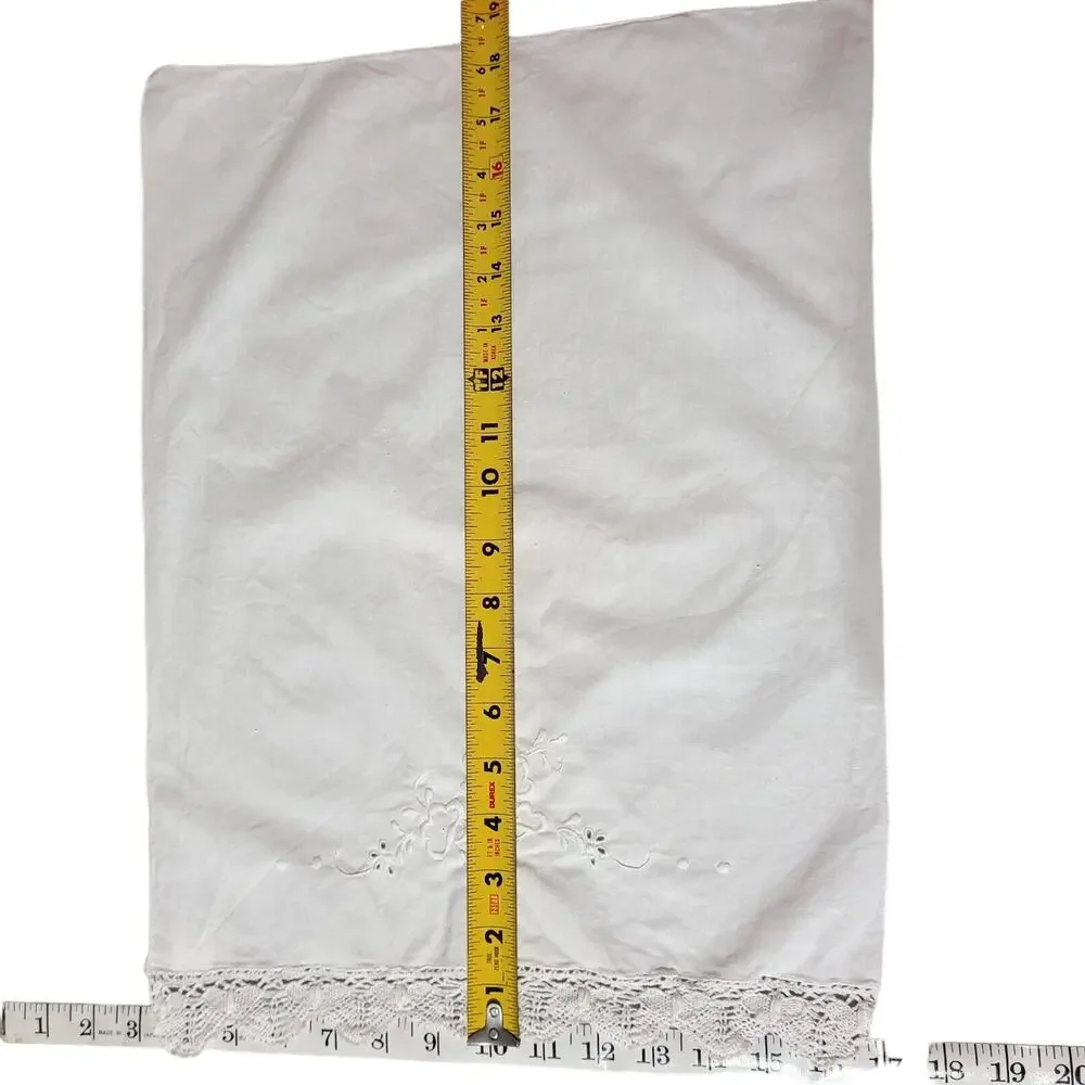 2 Linen Napkins Battenburg Lace Dining Vintage Beautiful‎ Crochet Border Clean